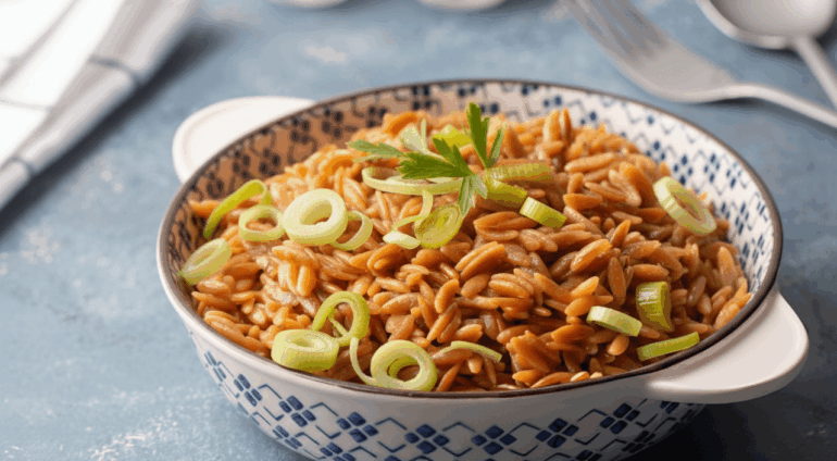 Πράσο με κριθαράκι στο φούρνο